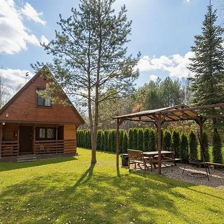 Caloroczny, Drewniany Przy Lesie Prazmow