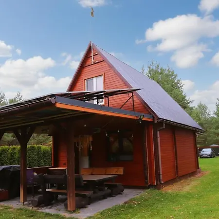 Caloroczny, Drewniany Przy Lesie Feriehus