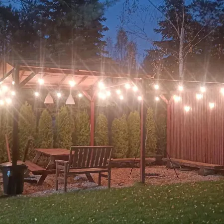 Feriehus Caloroczny, Drewniany Przy Lesie *